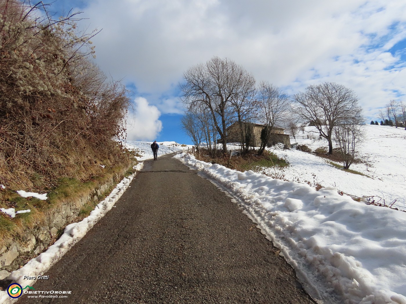 14 Stradetta pulita e percorsa dai mezzi delle cascine.JPG